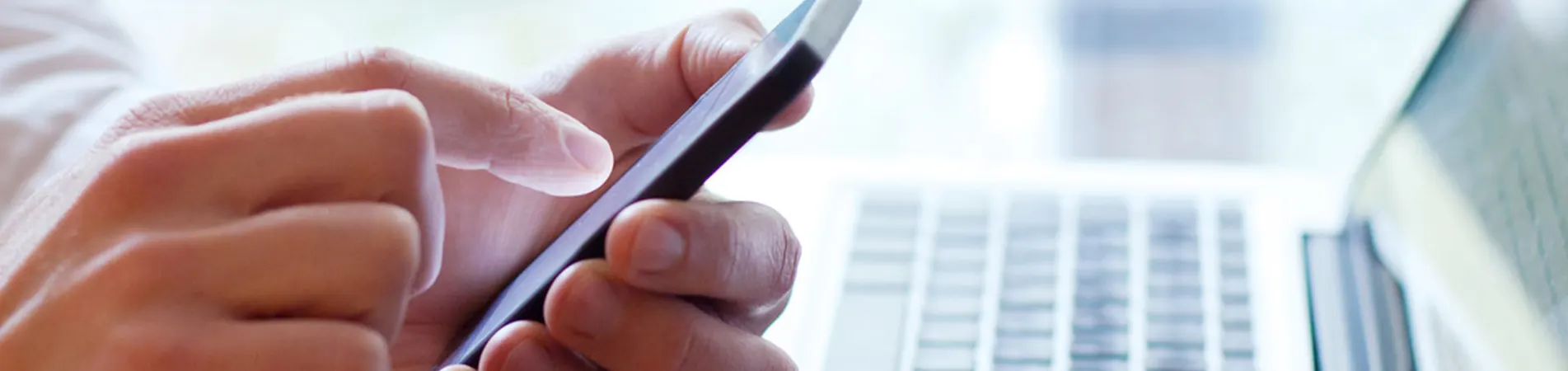 Бізбен хабарласыңы